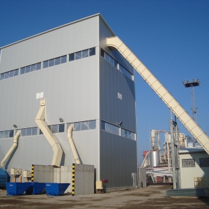 Cleaning system for recycled wood